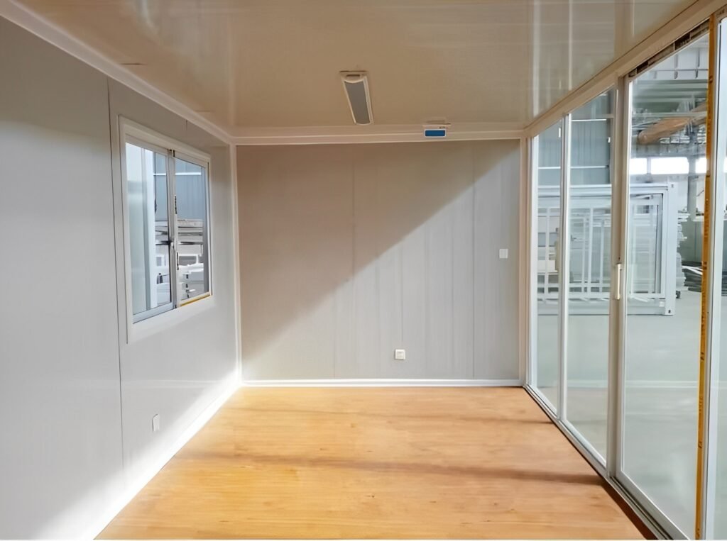 40ft-Luxury-Good-Quality-Prefab-Modern-Container-Home3-1024x763