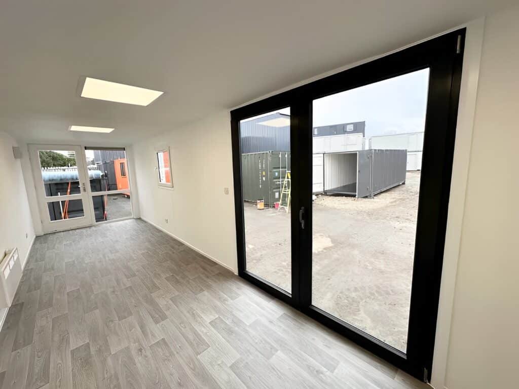 Converted-40ft-Shipping-Container-Open-Plan-Office-Portable-Container-Building-7-1024x768