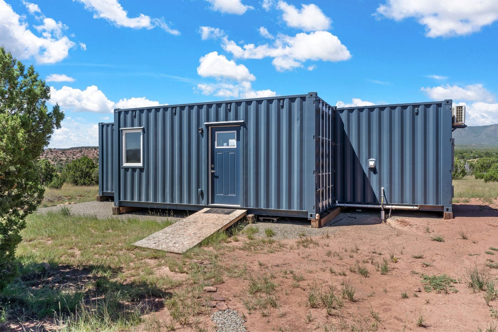 The Luke Luxury Shipping Container Home The Luke 1 Bedroom Shipping Container Home built from one 40FT and one 20FT High Cube shipping container.