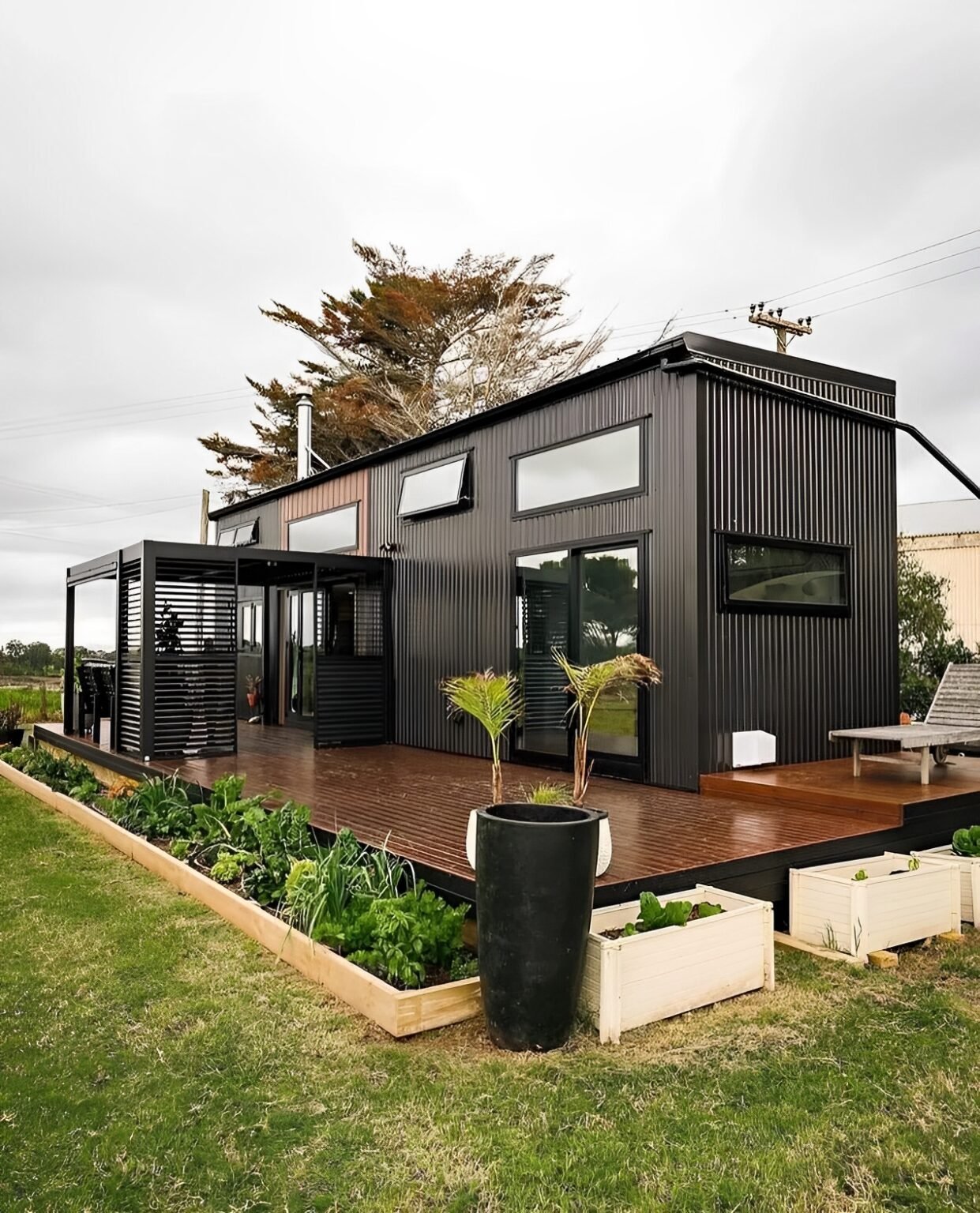 Luxury-40ft-expandable-container-barndominium-prefabricated-with-easy-folding-sandwich-panels-14-1241x1536