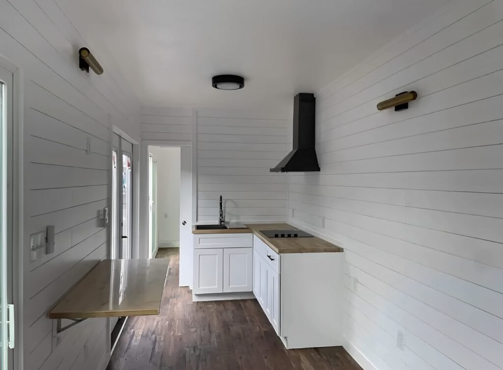 customized-40ft-shipping-container-made-into-luxurious-1-bedroom1-1024x754